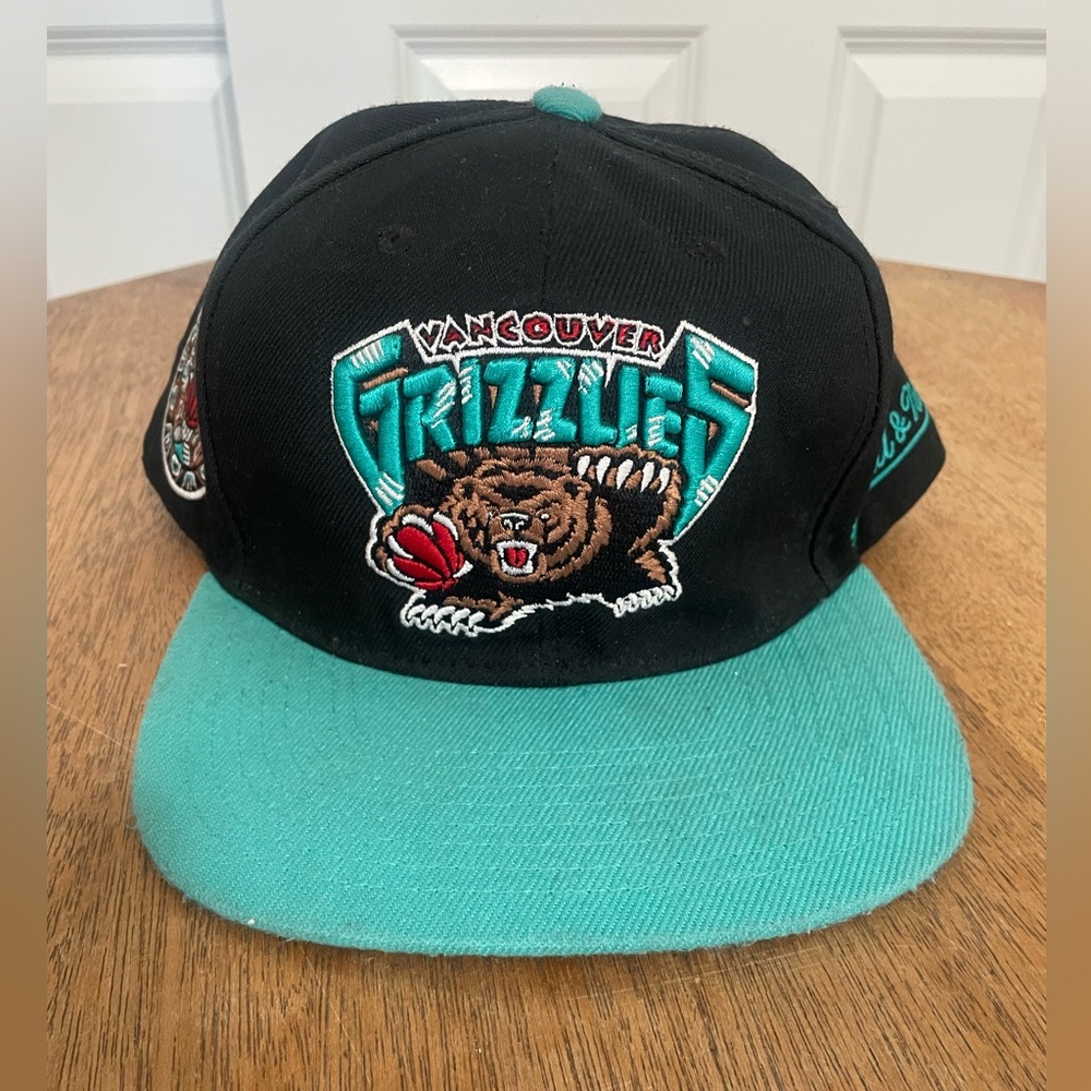 Mitchell & Ness Vancouver Grizzlies Black and Teal Hat Fitted 7 3/4